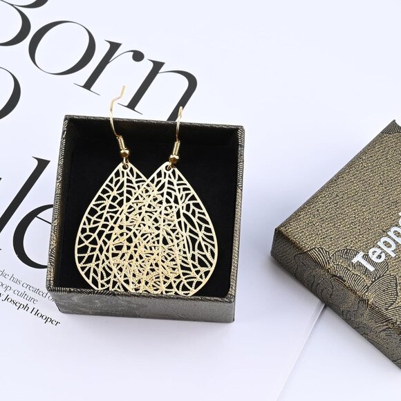 Women's Gold Teardrop Plated Leaf Handmade Filigree Drop Dangle Earrings - Picture 7 of 7